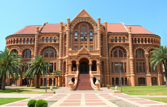 File:RealWorld University of Texas Medical School.jpg