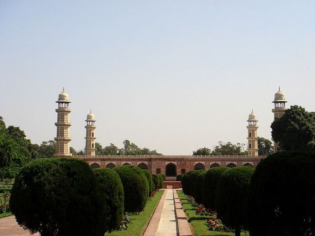 File:Jehangir Tomb3.jpg