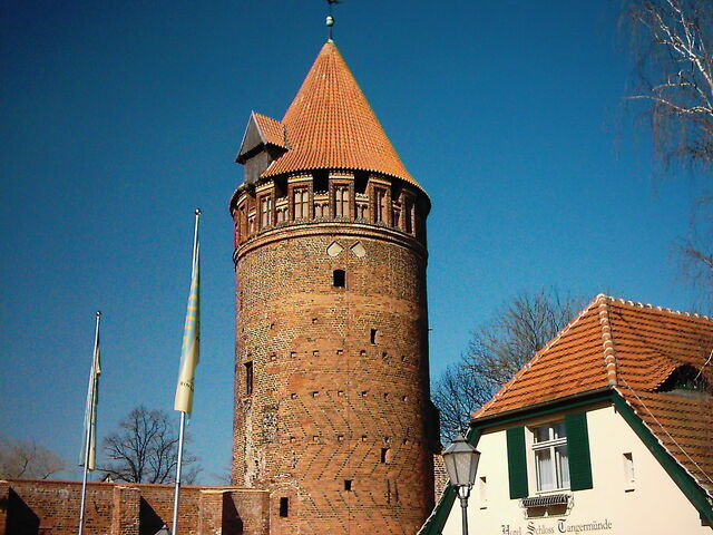 File:RealWorld Burgtor.jpg