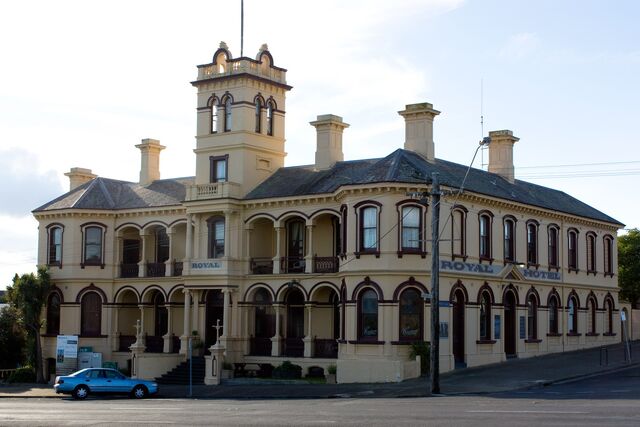 File:RealWorld Queenscliff Hotel.jpg