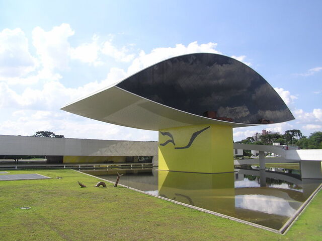 File:Oscar Niemeyer Museum.jpg