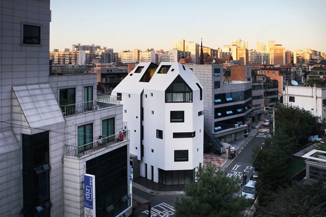 File:RealWorld White Villa.jpg