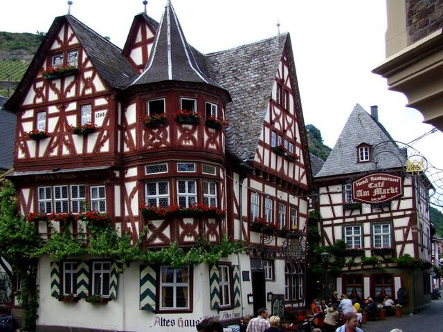 File:RealWorld Alpine House.jpg