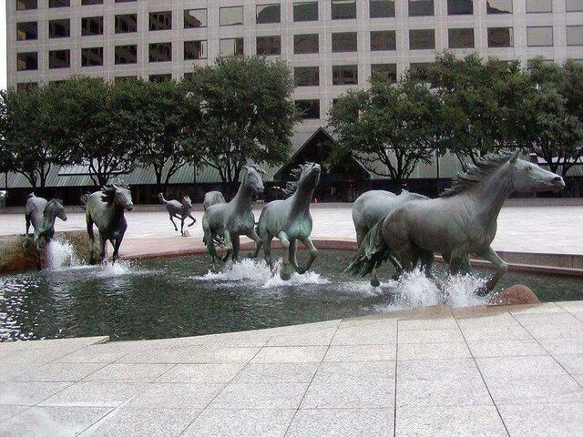 File:RealWorld Mustangs of Las Colinas.jpg