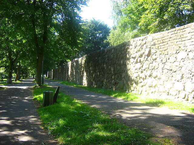 Bestand:Newport Stadsmuur-Noord.jpg
