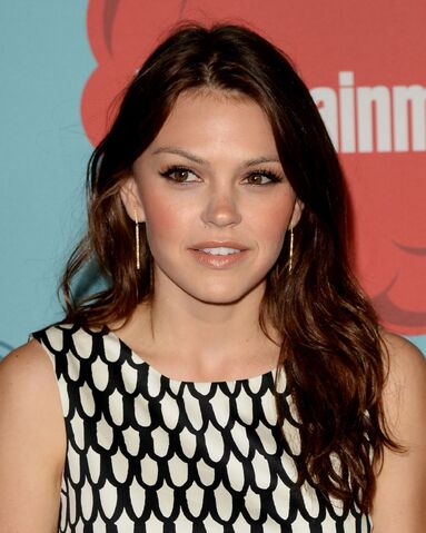 File:Aimee-teegarden-at-entertainment-weekly-s-2013-comic-con-party-in-san-diego 1.jpg