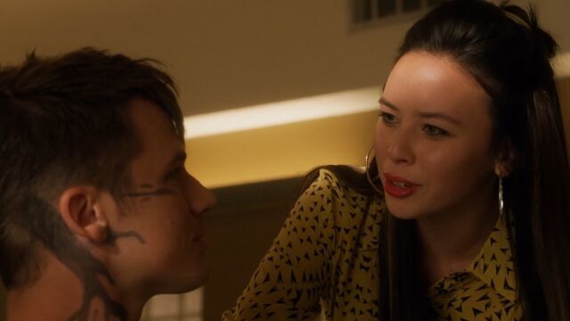 File:Star-Crossed 1x03 JuliaRoman.jpg