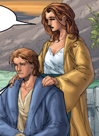 File:Padme gold2.jpg