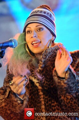 File:Courtney-rumbold-of-stooshe-performs-live-during 4166829.jpg
