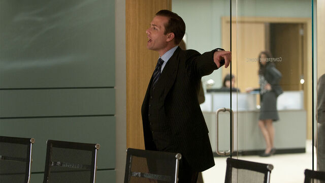 File:S01E03Promo04 - Harvey.jpg