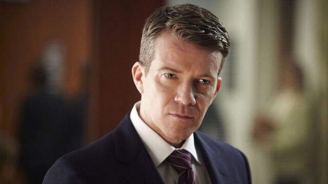 File:S03E08Promo05 - StephenHuntley.jpg