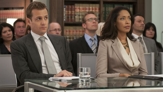 File:S02E07Promo10 - Harvey Jessica.jpg