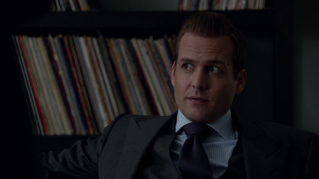 File:S01E03P27 Harvey.png
