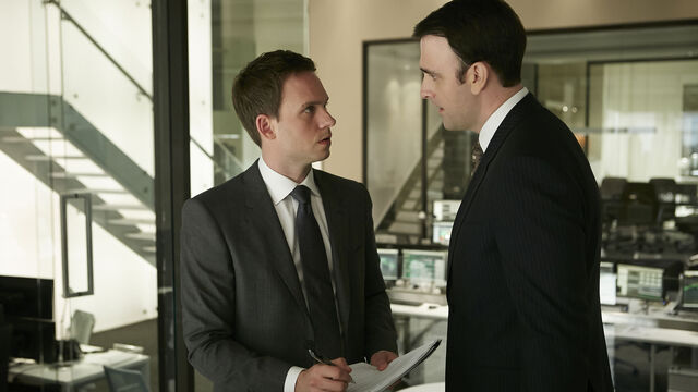 File:S04E02Promo08 - Mike Sidwell.jpg