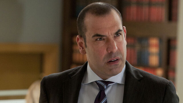 File:S01E08Promo07 - Louis.jpg