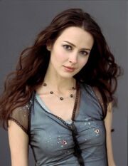 Amy-Acker-picture-Z1G168293 b