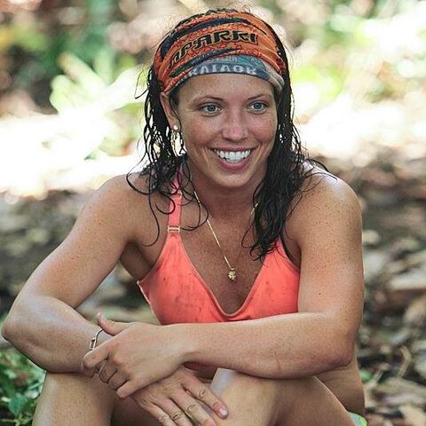File:Sarah-Lacina-Survivor-police-officer-pics.jpeg