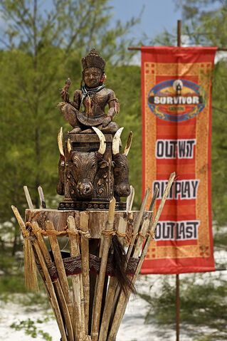 File:Kaoh rong immunity idol.jpg