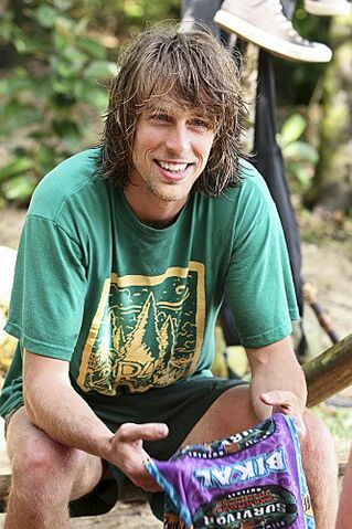 File:Survivor-Caramoan-Fans-vs.-Favorites-Season-26-Premiere-29.jpg