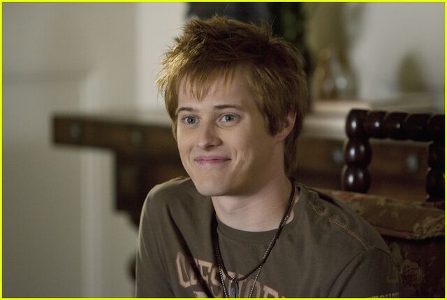 File:Toby-Kennish awkward face.jpg