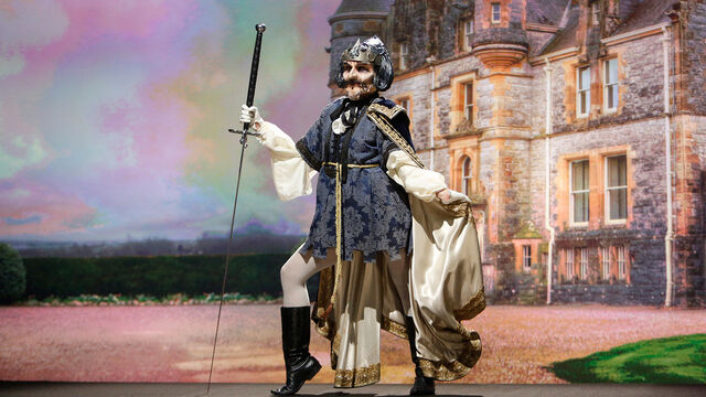 File:Jamie Spotlight S8 Ep4.jpg