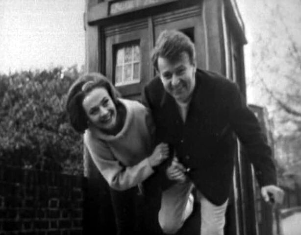 File:IanBarbaraRealPoliceBox.jpg