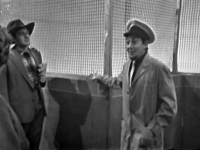 File:EmpireStateBuilding-Guide-ActorArneGordon.jpg