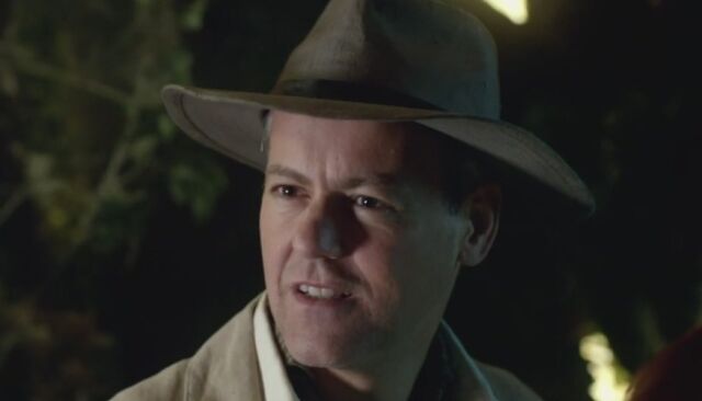 File:Riddell looks left.jpg