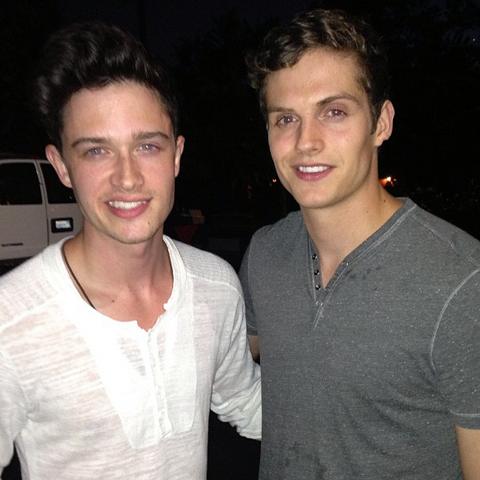Datei:Teen Wolf Season 3 Behind the scenes Michael Fjordbak and Daniel Sharman.png
