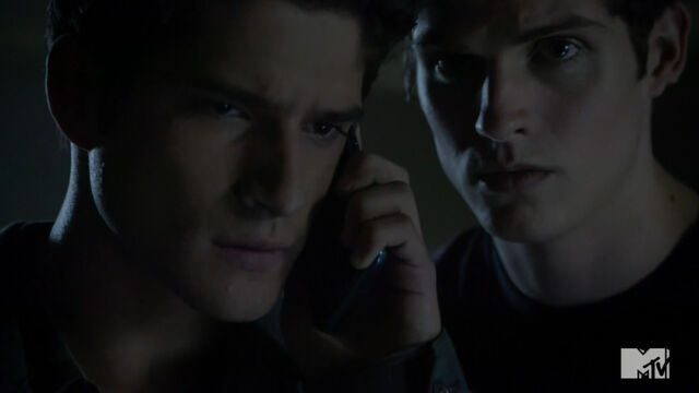 Datei:Teen-Wolf-Season-3-Episode-18-Video-Preview-Riddled-03-2014-02-03.jpg