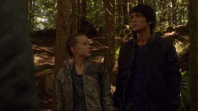 Fichier:Charlotte-Bellamy-2-Earth-Kills.jpg