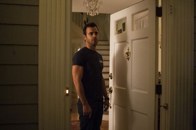 File:1x02 KevinOutsideHouse.jpg