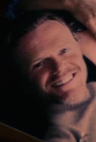 File:1x04 MichaelPhoto.jpg