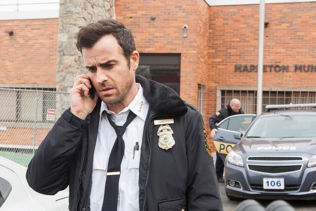 File:1x04 KevinOutsideStation.jpg
