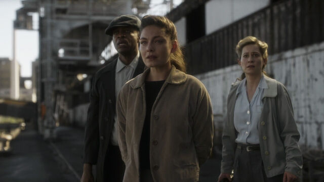 File:S01E10-LemuelJulianaKaren.jpg