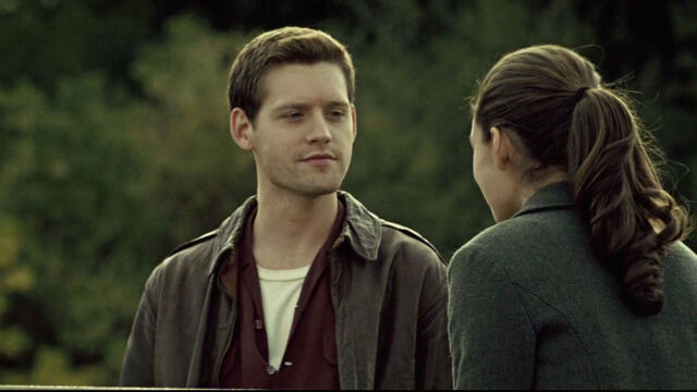 File:S01E01-JoeJuliana.jpg
