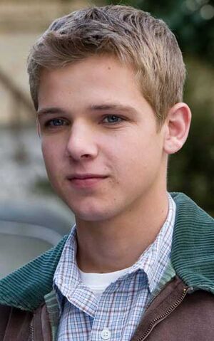 File:Max thieriot.jpg