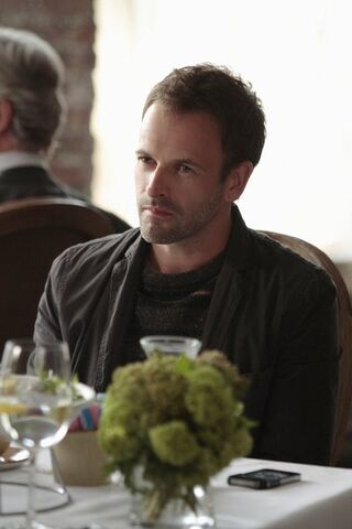 File:Elementary jonny lee miller.jpg