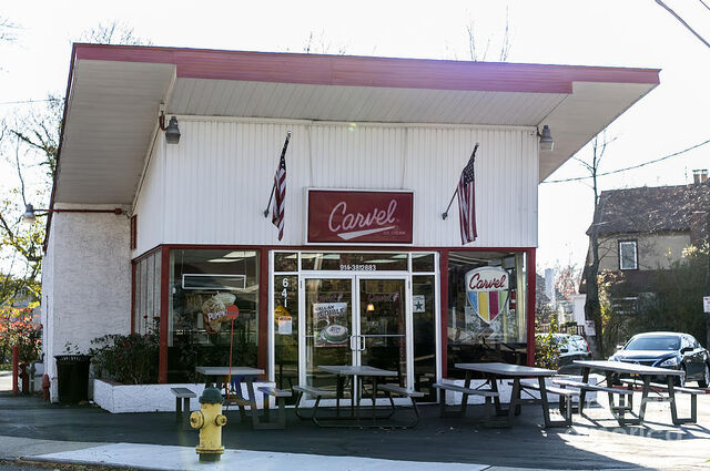 File:Carvel-ice-cream-store-david-oppenheimer.jpg