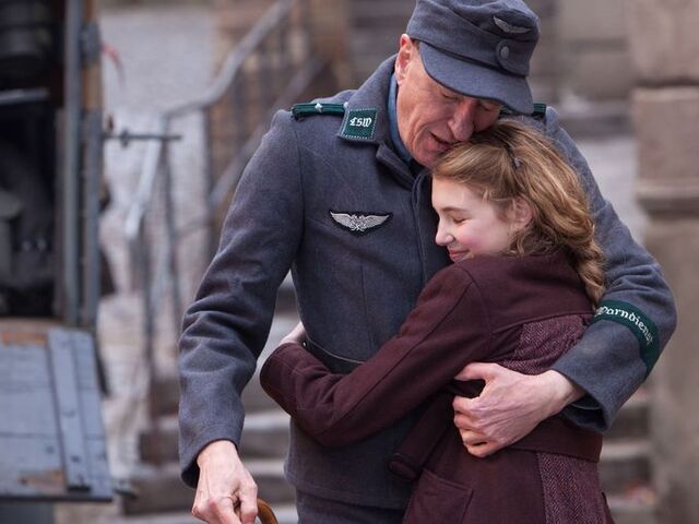 File:The-book-thief-geoffrey-rush-sophie-nelisse.jpg