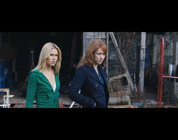 File:Anna-hutchison-jules-louden-and-kristen-connolly-1.jpg