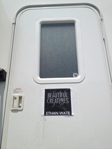 File:Ethan Wate - Trailer.jpg