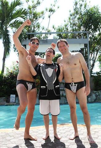 File:Peaches tuxspeedos.jpg
