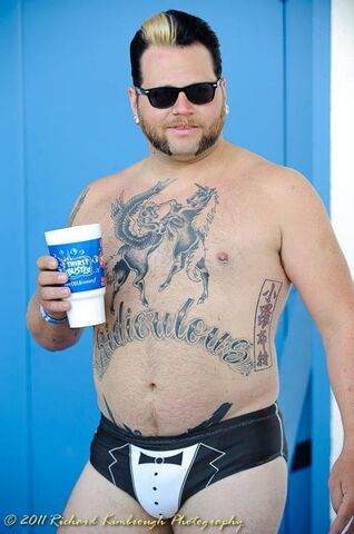 File:Tuxspeedo.jpg