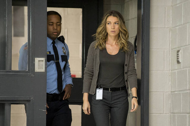File:1x02 ClaireEntersCell.jpg