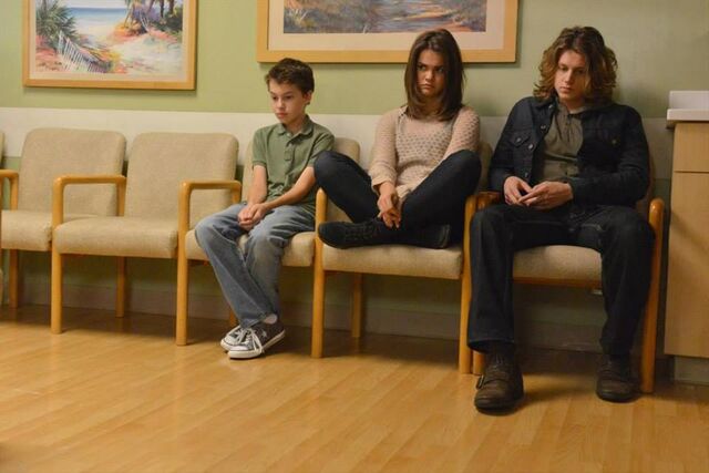 Fichier:The-Fosters-1x09-Vigil-2.jpg