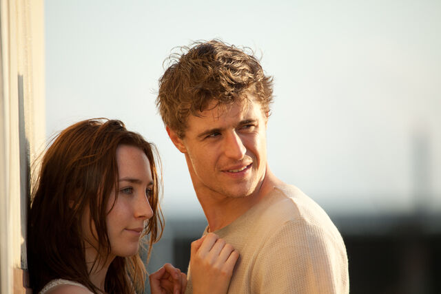 File:Max-irons-saoirse-ronan-host-stephenie-meyers.jpg