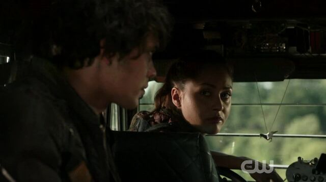 File:BellamyRaven 3x01.jpg