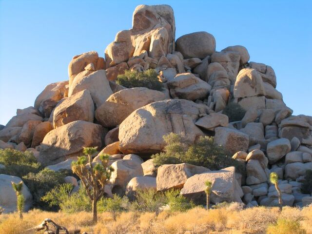 File:Joshua-tree-boulder-pile-760x570.jpg