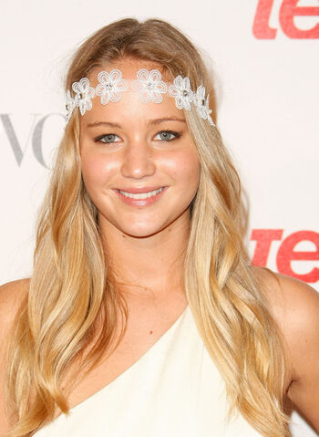 File:6th+Annual+Teen+Vogue+Young+Hollywood+Party+gLAXsVisA jl.jpg